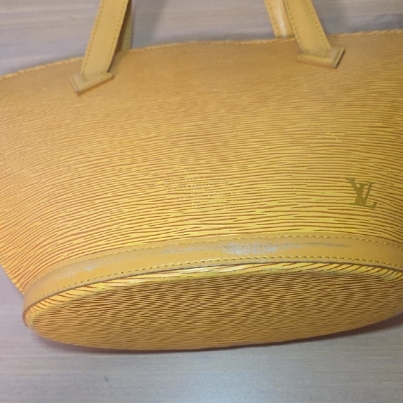 Louis Vuitton Yellow Epi Leather Tote Bag With Lock And Key - Picture 7 of 16
